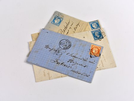 封筒への切手の貼り方って決まっているの？